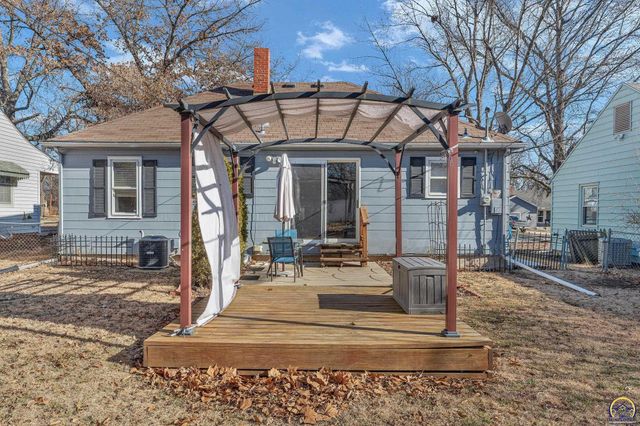 2011 SW High AVE, Topeka, KS 66604