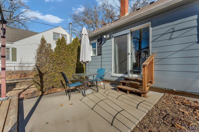 2011 SW High AVE, Topeka, KS 66604