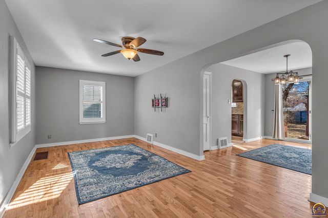 2011 SW High AVE, Topeka, KS 66604