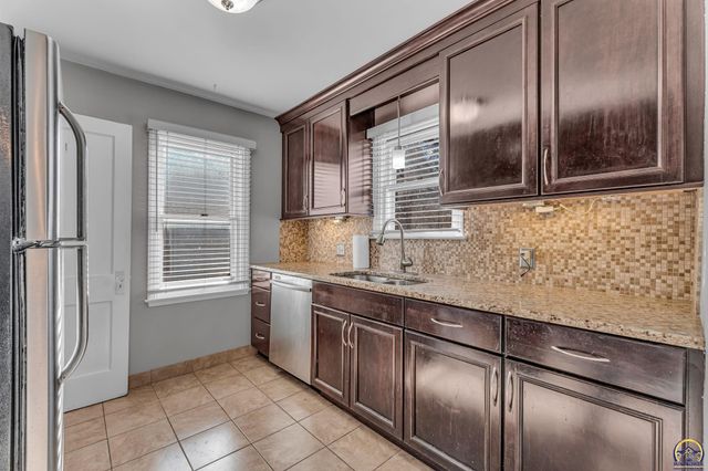 2011 SW High AVE, Topeka, KS 66604