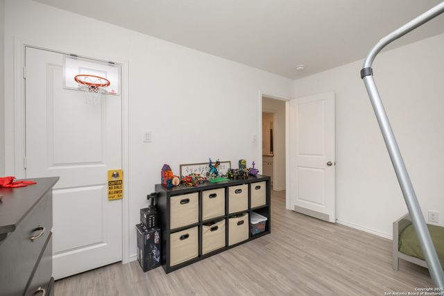 10227 Mesa Medina, San Antonio, TX 78252