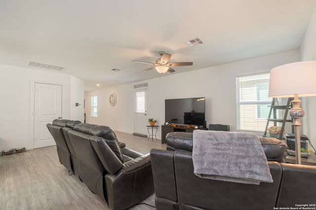 10227 Mesa Medina, San Antonio, TX 78252
