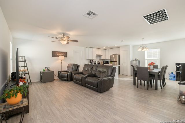 10227 Mesa Medina, San Antonio, TX 78252
