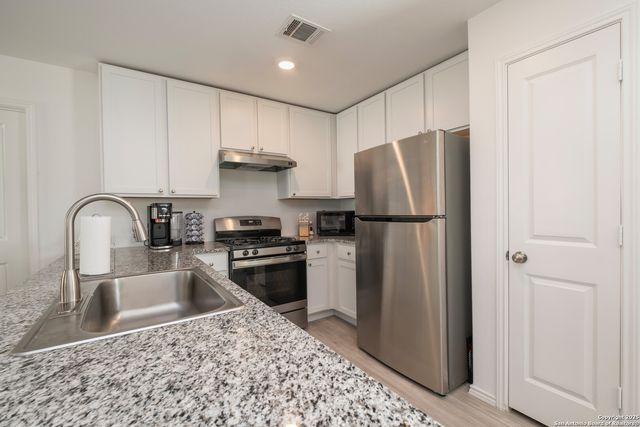 10227 Mesa Medina, San Antonio, TX 78252