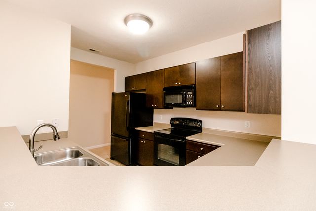 1597 Lacebark Drive B, Greenwood, IN 46143