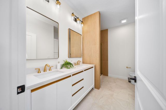 470 Woodlawn Avenue, Columbus, OH 43228