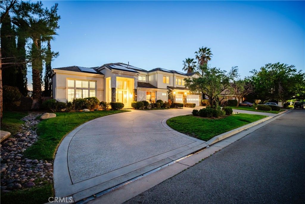 Image 4 of property listing at 40113 Tesoro Lane, Palmdale, CA 93551