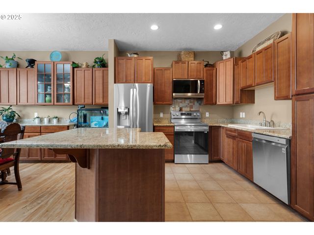 1164 Beach Dr, Seaside, OR 97138