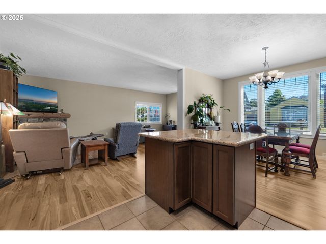 1164 Beach Dr, Seaside, OR 97138
