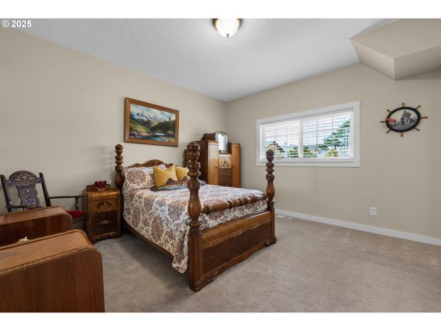 1164 Beach Dr, Seaside, OR 97138