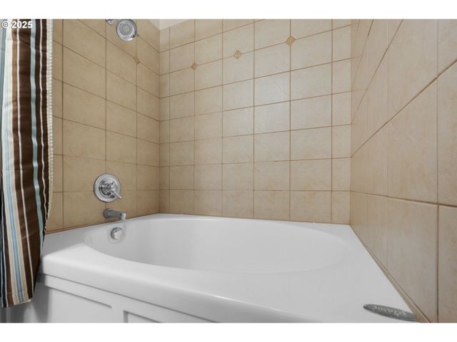 1164 Beach Dr, Seaside, OR 97138