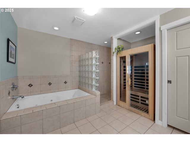 1164 Beach Dr, Seaside, OR 97138