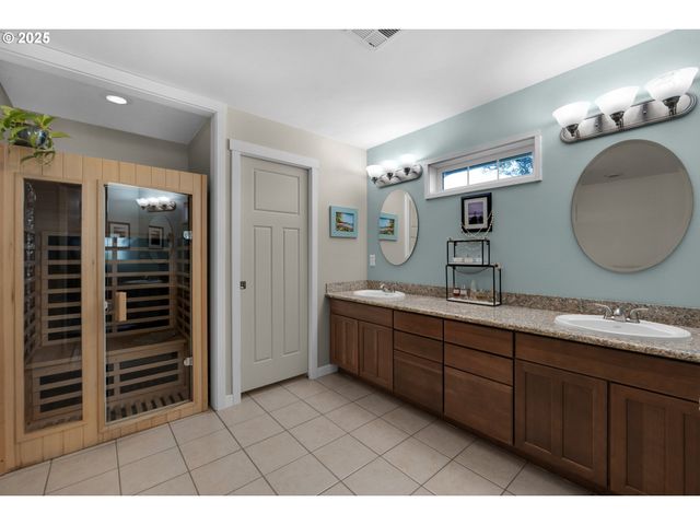 1164 Beach Dr, Seaside, OR 97138