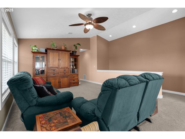 1164 Beach Dr, Seaside, OR 97138