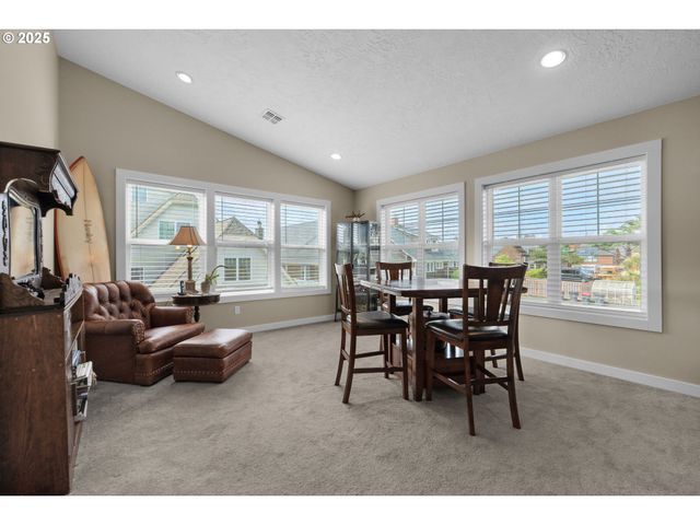 1164 Beach Dr, Seaside, OR 97138