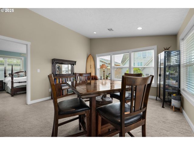 1164 Beach Dr, Seaside, OR 97138