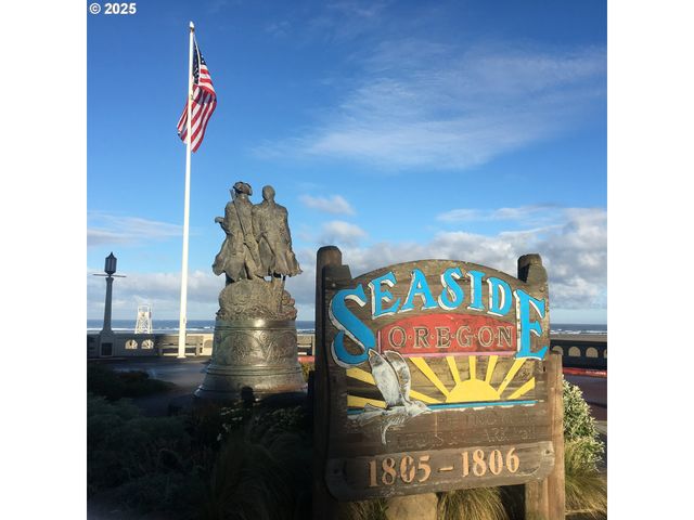 1164 Beach Dr, Seaside, OR 97138