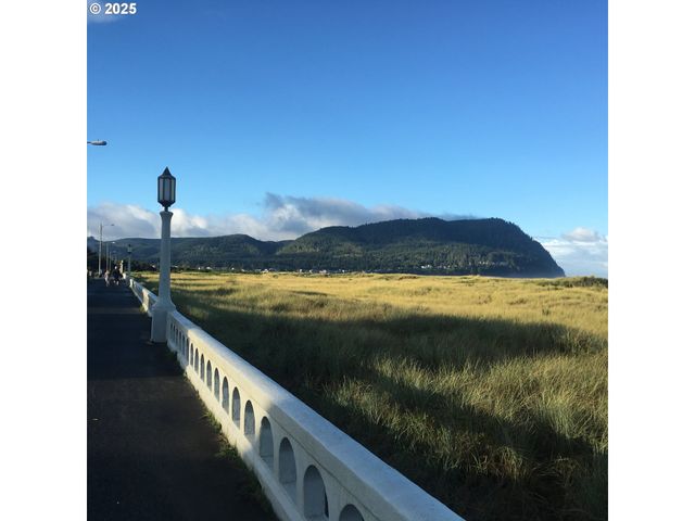1164 Beach Dr, Seaside, OR 97138