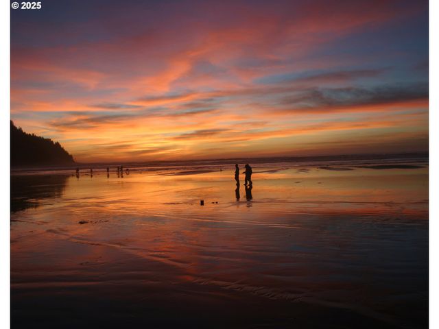 1164 Beach Dr, Seaside, OR 97138