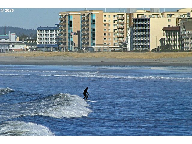 1164 Beach Dr, Seaside, OR 97138