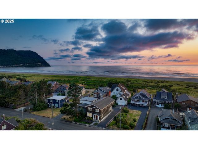 1164 Beach Dr, Seaside, OR 97138