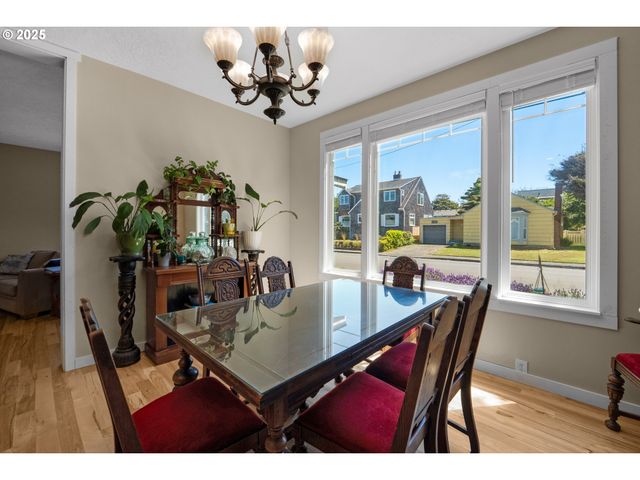 1164 Beach Dr, Seaside, OR 97138