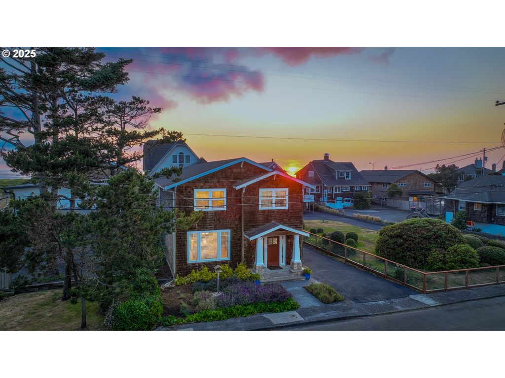 1164 Beach Dr, Seaside, OR 97138