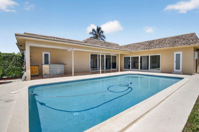 1820 SW 67th Terrace, Plantation, FL 33317