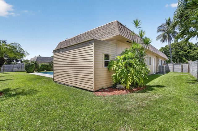 1820 SW 67th Terrace, Plantation, FL 33317
