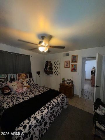 2736 W LAWRENCE Road W, Phoenix, AZ 85017
