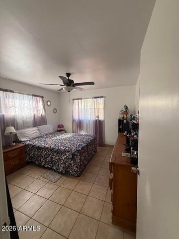 2736 W LAWRENCE Road W, Phoenix, AZ 85017