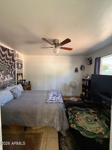 2736 W LAWRENCE Road W, Phoenix, AZ 85017