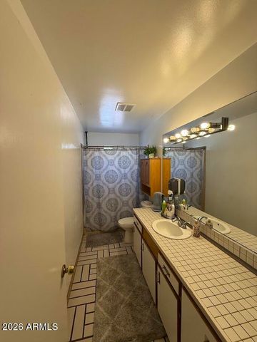 2736 W LAWRENCE Road W, Phoenix, AZ 85017