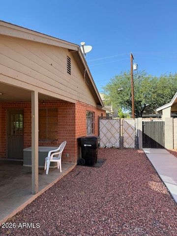 2736 W LAWRENCE Road W, Phoenix, AZ 85017