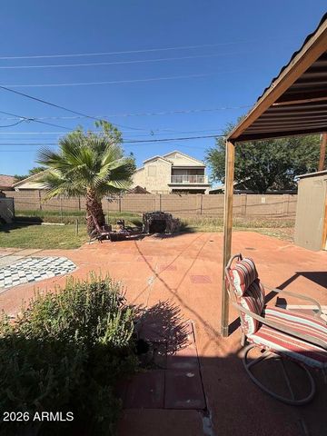 2736 W LAWRENCE Road W, Phoenix, AZ 85017