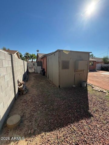 2736 W LAWRENCE Road W, Phoenix, AZ 85017
