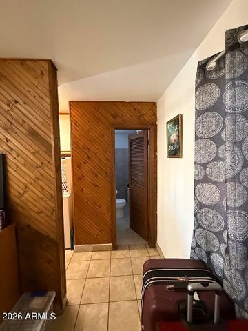 2736 W LAWRENCE Road W, Phoenix, AZ 85017