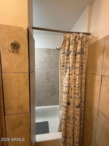 2736 W LAWRENCE Road W, Phoenix, AZ 85017