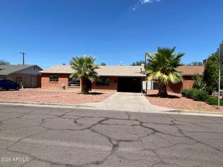 2736 W LAWRENCE Road W, Phoenix, AZ 85017