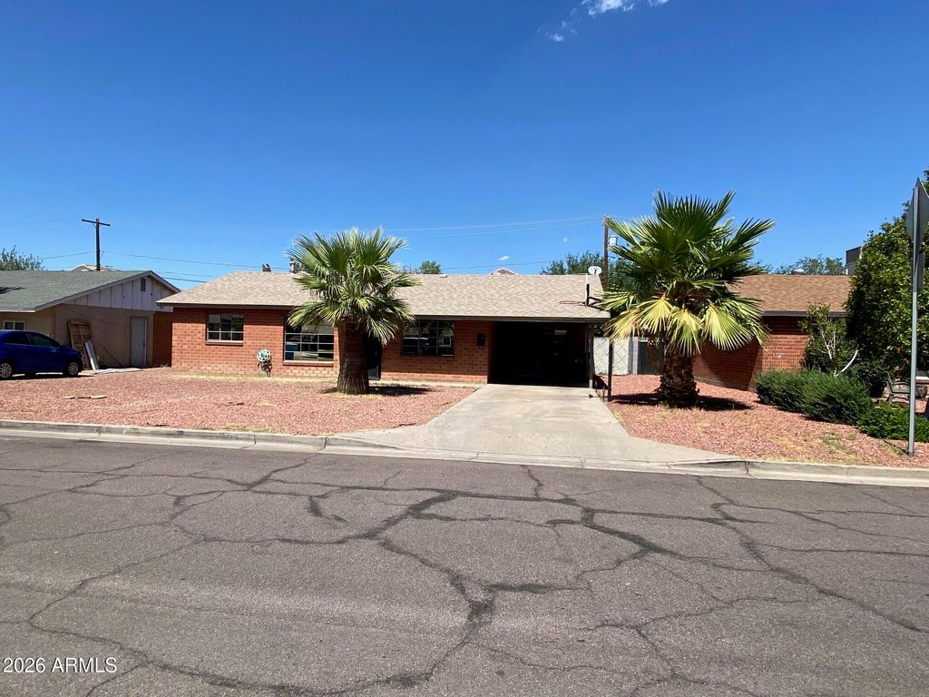 2736 W LAWRENCE Road W, Phoenix, AZ 85017
