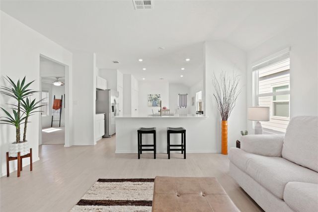 1073 Soapstone PASS, Maxwell, TX 78656