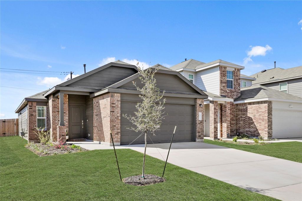 1073 Soapstone PASS, Maxwell, TX 78656