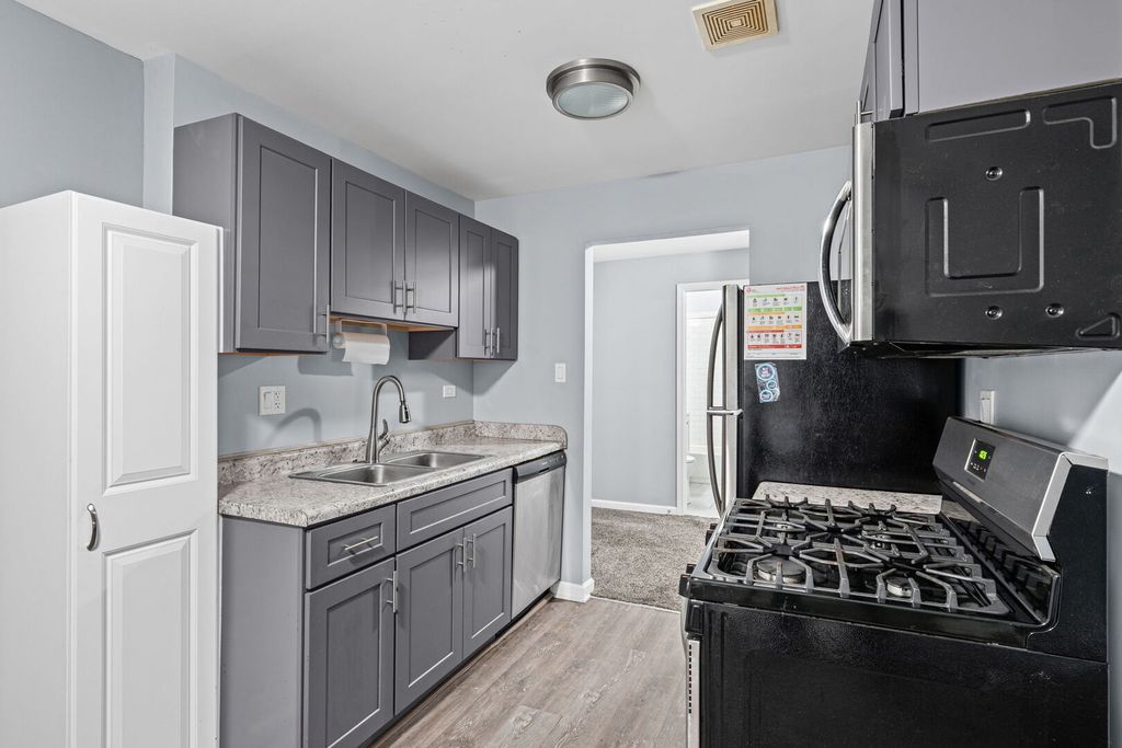 8894 Knight Avenue 108, Des Plaines, IL 60016 — photo 4