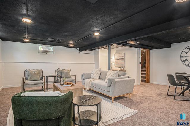 1916 S Kiwanis Ave, Sioux Falls, SD 57105