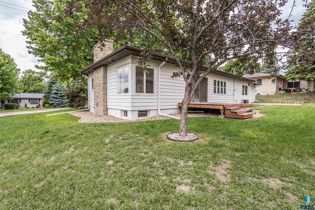 1916 S Kiwanis Ave, Sioux Falls, SD 57105