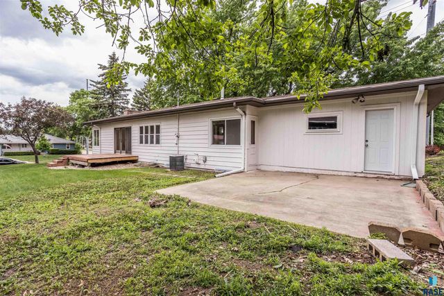 1916 S Kiwanis Ave, Sioux Falls, SD 57105