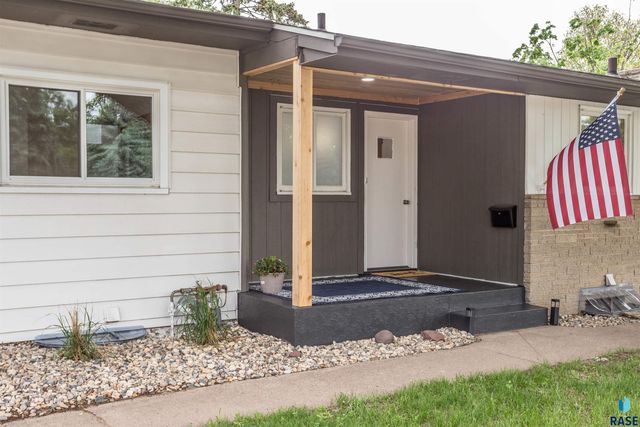 1916 S Kiwanis Ave, Sioux Falls, SD 57105