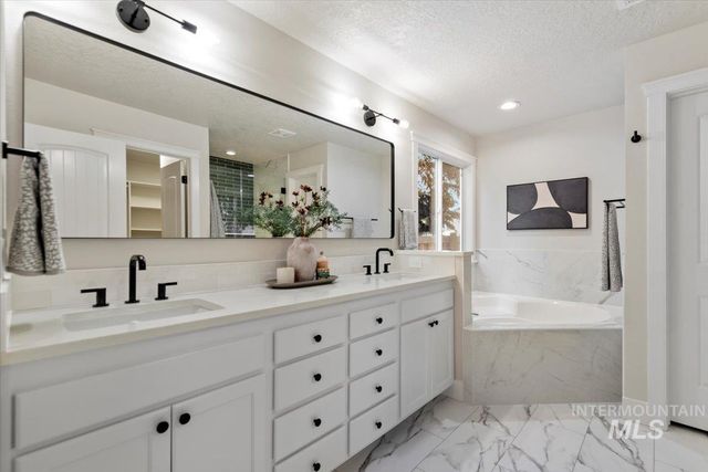 1701 W Puzzle Creek Ct, Meridian, ID 83646