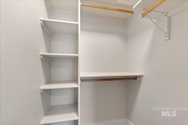 1701 W Puzzle Creek Ct, Meridian, ID 83646