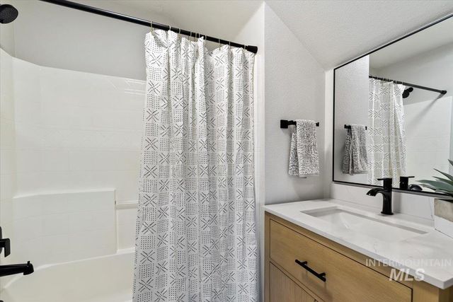 1701 W Puzzle Creek Ct, Meridian, ID 83646